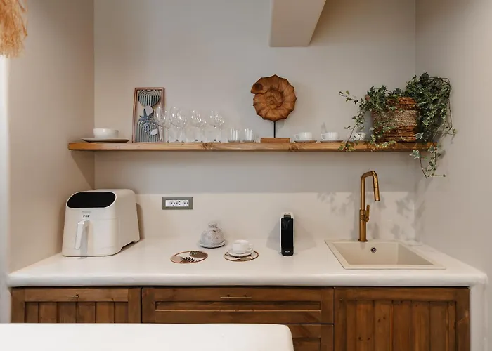 Chic Elysium - Felicity Naxos City