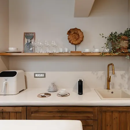 Chic Elysium - Felicity Naxos City