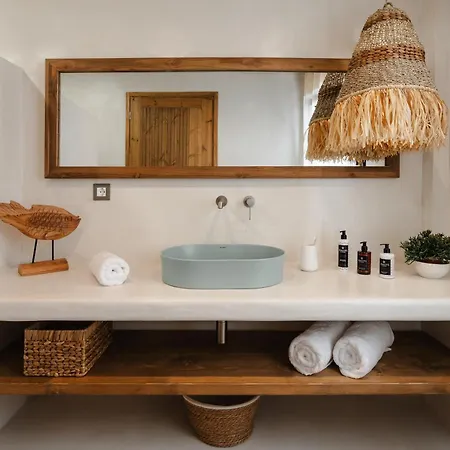 Chic Elysium - Felicity Naxos City